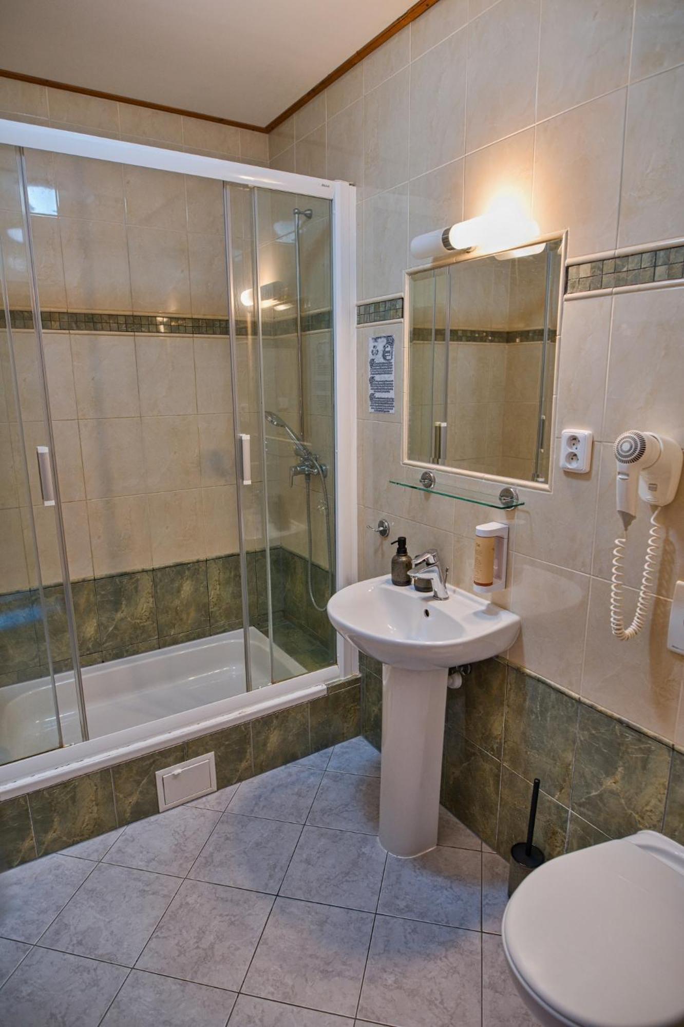 Hotel U Lipy Krusovice Kültér fotó