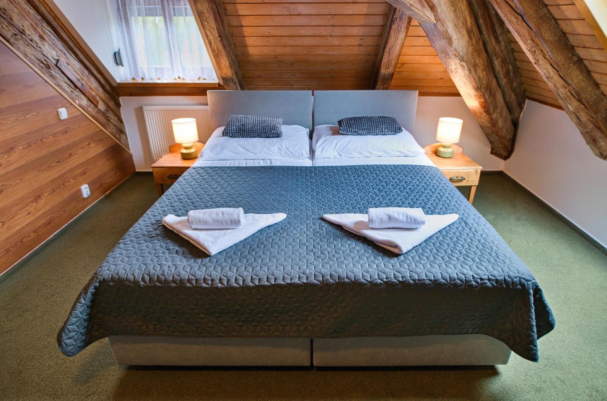 Hotel U Lipy Krusovice Kültér fotó