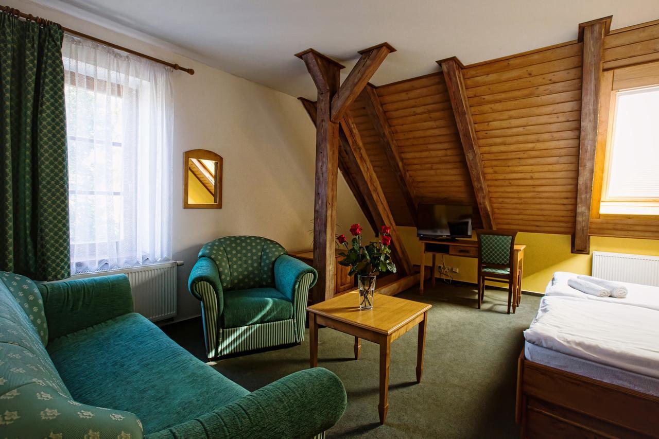 Hotel U Lipy Krusovice Kültér fotó