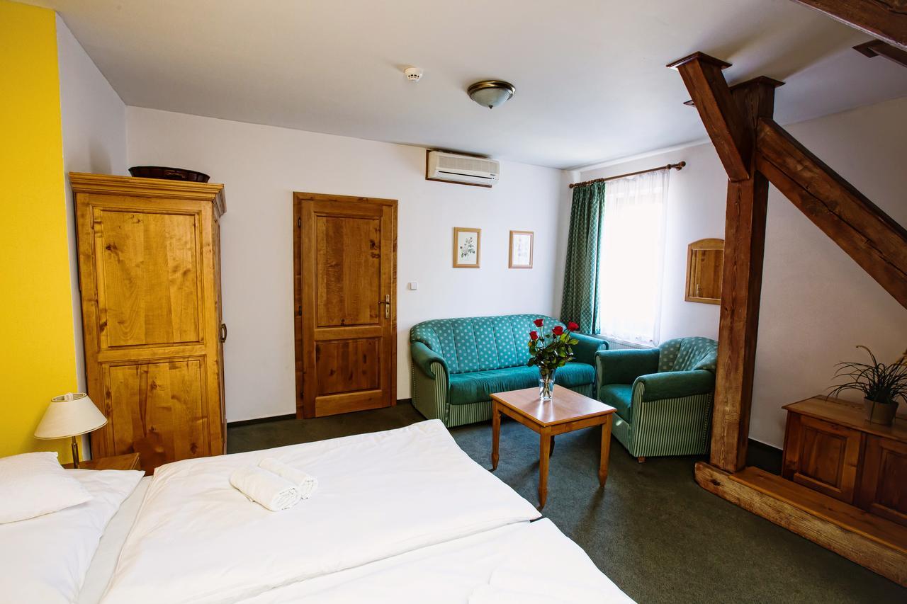 Hotel U Lipy Krusovice Kültér fotó