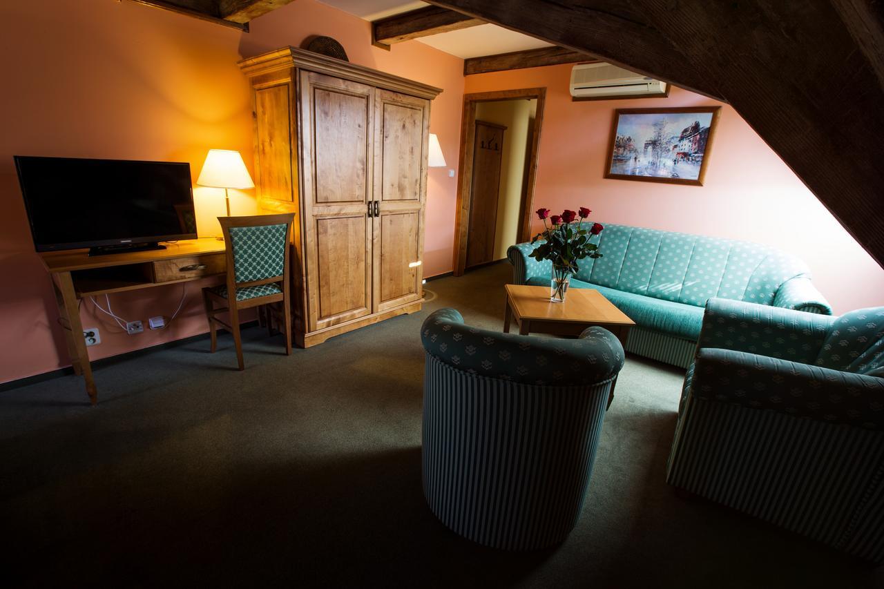 Hotel U Lipy Krusovice Kültér fotó