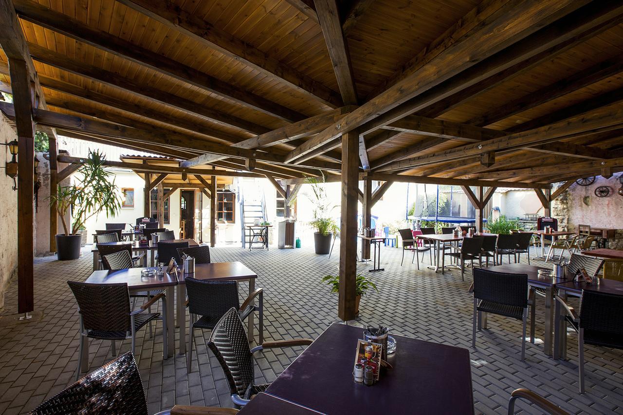 Hotel U Lipy Krusovice Kültér fotó
